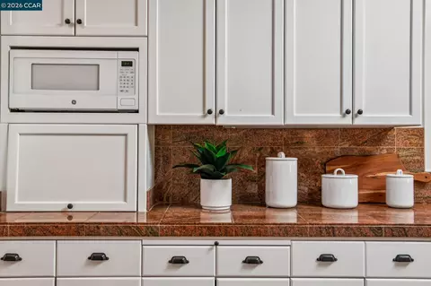 Kitchen - 3620 Madrone Dr, Lafayette, CA 94549 photo 6 of 10