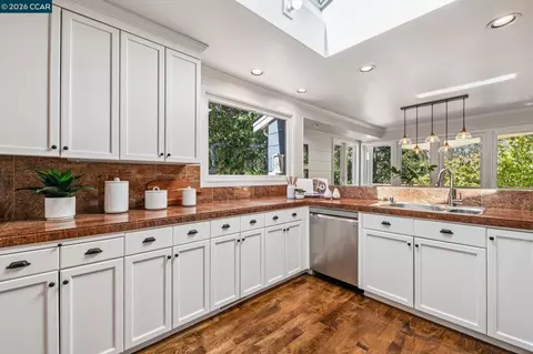 Kitchen - 3620 Madrone Dr, Lafayette, CA 94549 photo 5 of 10