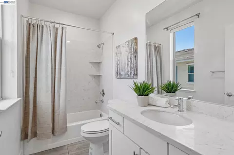 Bath - 3992 Scottfield St, Dublin, CA 94568 photo 3 of 4