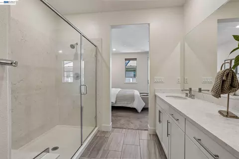 Bath - 3992 Scottfield St, Dublin, CA 94568 photo 2 of 4