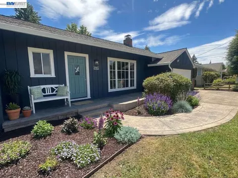 3445 Badding Rd, Castro Valley, CA 94546