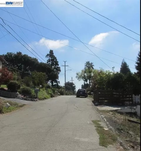 6609 Simson St, Oakland, CA 94605