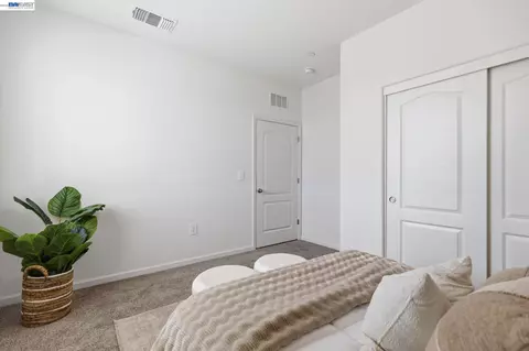 Bedroom - 2261 Hewins St, Manteca, CA 95337 photo 2 of 10