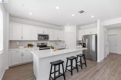 Kitchen - 2261 Hewins St, Manteca, CA 95337 photo 1 of 5