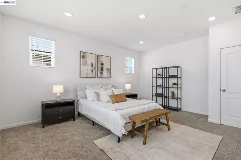 Bedroom - 2261 Hewins St, Manteca, CA 95337 photo 4 of 10