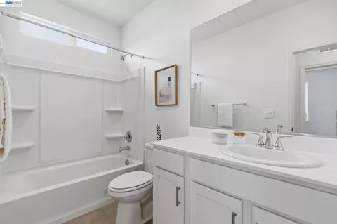 Bath - 2261 Hewins St, Manteca, CA 95337 photo 2 of 2