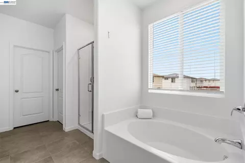 Entry Way - 2261 Hewins St, Manteca, CA 95337 photo 4 of 4