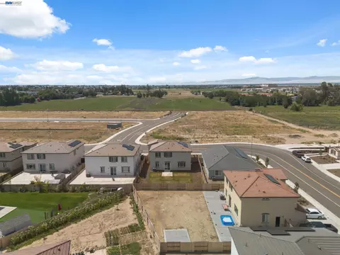 View/Area - 2261 Hewins St, Manteca, CA 95337 photo 7 of 12