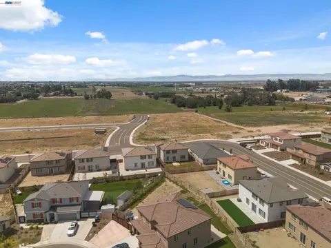 View/Area - 2261 Hewins St, Manteca, CA 95337 photo 9 of 12