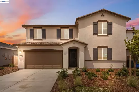 2261 Hewins St, Manteca, CA 95337