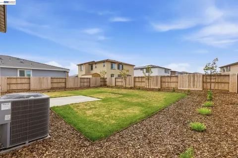 Exterior - 2261 Hewins St, Manteca, CA 95337 photo 7 of 8