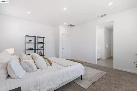 Bedroom - 2261 Hewins St, Manteca, CA 95337 photo 5 of 10