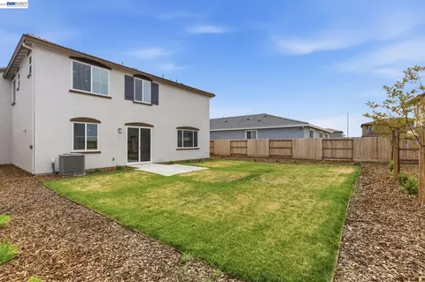Exterior - 2261 Hewins St, Manteca, CA 95337 photo 5 of 8