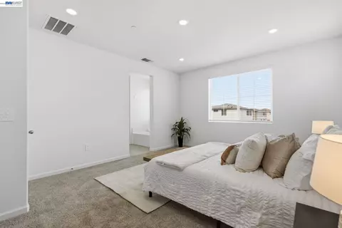 Bedroom - 2261 Hewins St, Manteca, CA 95337 photo 6 of 10