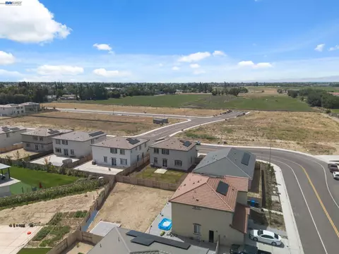 View/Area - 2261 Hewins St, Manteca, CA 95337 photo 10 of 12