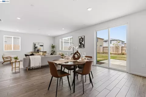 Dining - 2261 Hewins St, Manteca, CA 95337 photo 1 of 1