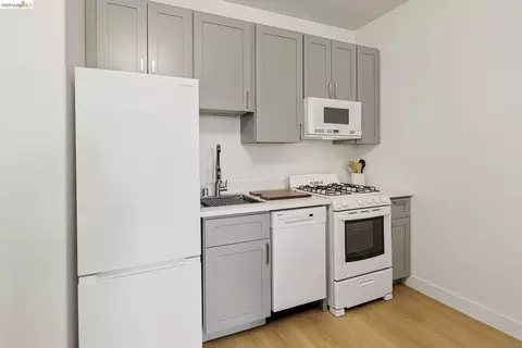 Kitchen - 1849 Shattuck Ave #207, Berkeley, CA 94709 photo 2 of 3