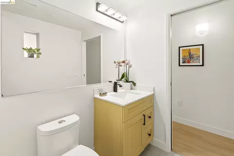 Bath - 1849 Shattuck Ave #207, Berkeley, CA 94709 photo 2 of 4