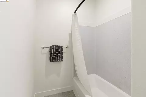 Bath - 1849 Shattuck Ave #207, Berkeley, CA 94709 photo 4 of 4
