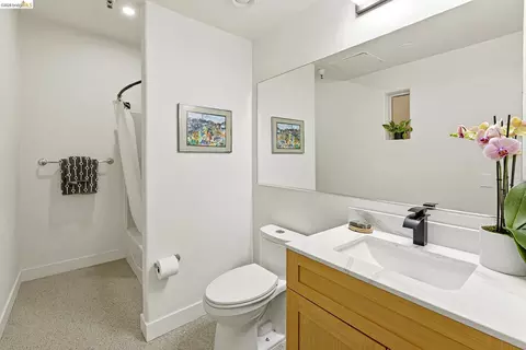 Bath - 1849 Shattuck Ave #207, Berkeley, CA 94709 photo 1 of 4