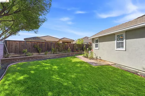Exterior - 705 Pardee Ct, Discovery Bay, CA 94505 photo 8 of 9