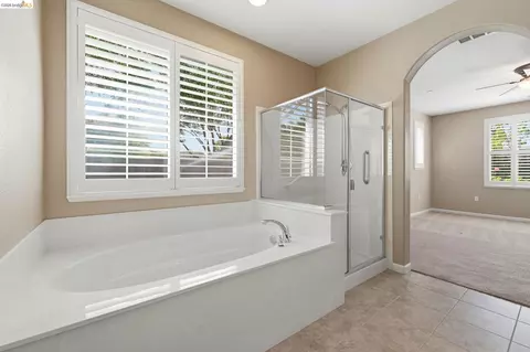 Bath - 705 Pardee Ct, Discovery Bay, CA 94505 photo 2 of 3