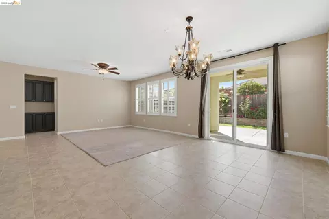 Living - 705 Pardee Ct, Discovery Bay, CA 94505 photo 3 of 4