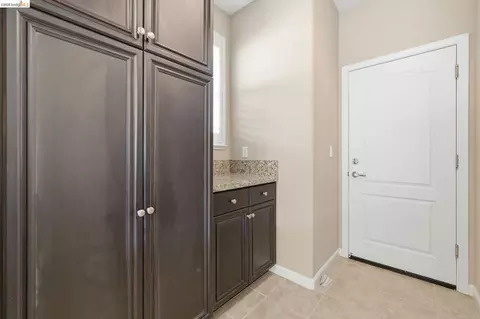 Entry Way - 705 Pardee Ct, Discovery Bay, CA 94505 photo 2 of 3