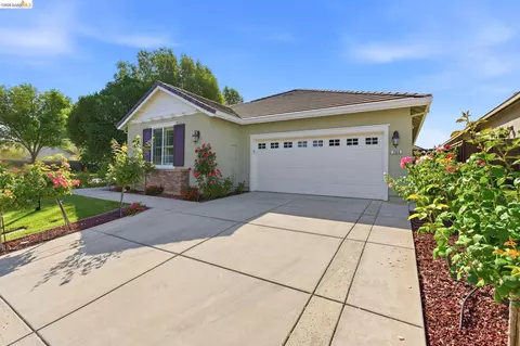 Exterior - 705 Pardee Ct, Discovery Bay, CA 94505 photo 2 of 9