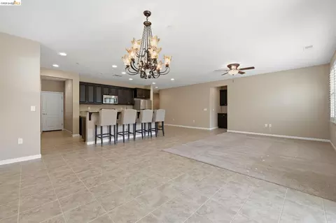 Living - 705 Pardee Ct, Discovery Bay, CA 94505 photo 2 of 4