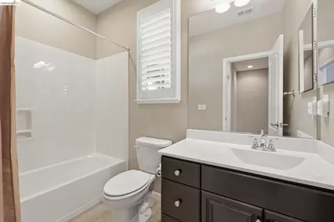 Bath - 705 Pardee Ct, Discovery Bay, CA 94505 photo 3 of 3
