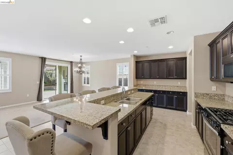 Kitchen - 705 Pardee Ct, Discovery Bay, CA 94505 photo 2 of 2