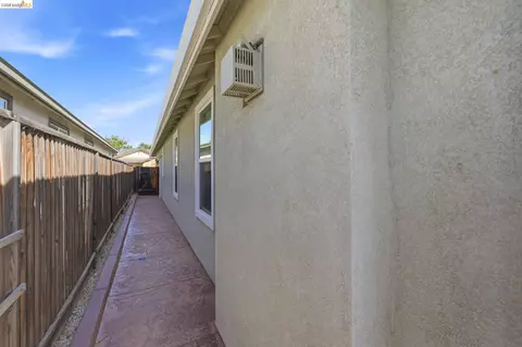 Entry Way - 705 Pardee Ct, Discovery Bay, CA 94505 photo 3 of 3
