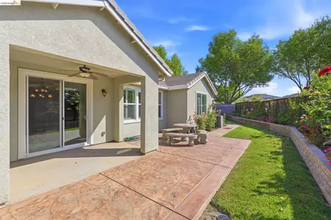 Exterior - 705 Pardee Ct, Discovery Bay, CA 94505 photo 4 of 9