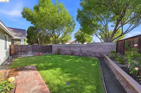 Exterior - 705 Pardee Ct, Discovery Bay, CA 94505 photo 6 of 9
