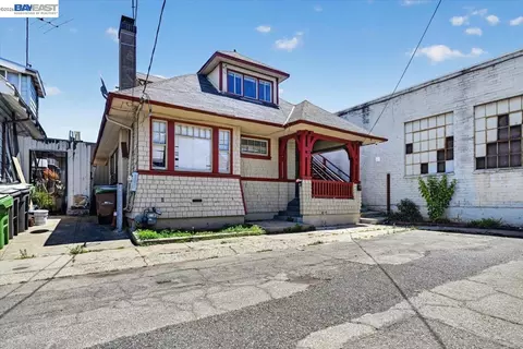 950 Loomis Ct, Oakland, CA 94606