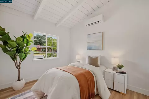 Bedroom - 2321 Sunshine Dr, Concord, CA 94520 photo 3 of 4