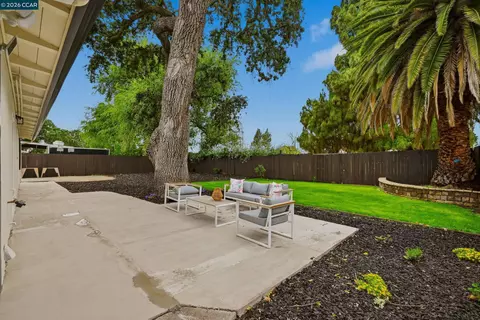 Exterior - 2321 Sunshine Dr, Concord, CA 94520 photo 4 of 7