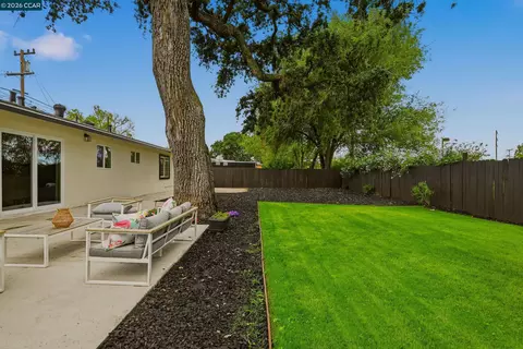 Exterior - 2321 Sunshine Dr, Concord, CA 94520 photo 6 of 7