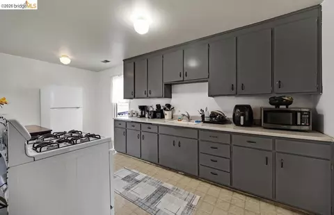 Kitchen - 220 Perkins Ave, Vallejo, CA 94590 photo 2 of 3