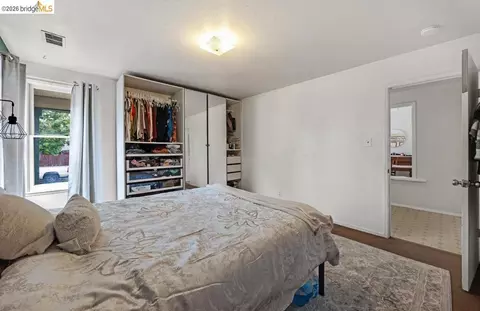 Bedroom - 220 Perkins Ave, Vallejo, CA 94590 photo 4 of 6