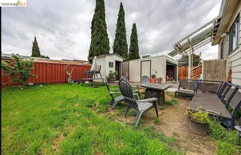 Exterior - 220 Perkins Ave, Vallejo, CA 94590 photo 3 of 3