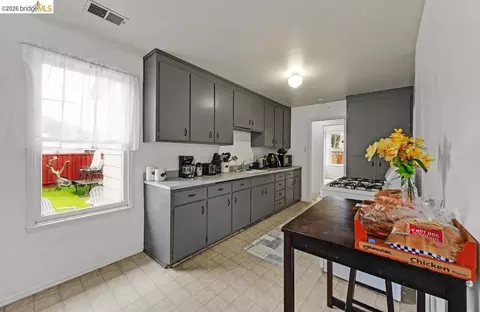 Kitchen - 220 Perkins Ave, Vallejo, CA 94590 photo 1 of 3