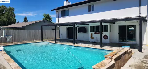 470 Edwards St, Winters, CA 95694