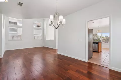 Living - 154 Camino Del Sol, Vallejo, CA 94591 photo 6 of 17