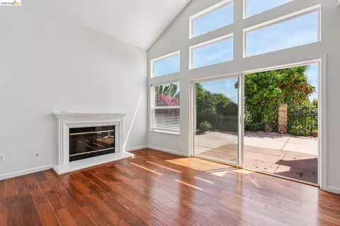 Living - 154 Camino Del Sol, Vallejo, CA 94591 photo 15 of 17