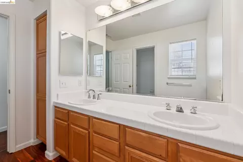 Bath - 154 Camino Del Sol, Vallejo, CA 94591 photo 3 of 5
