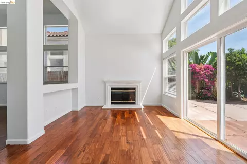 Living - 154 Camino Del Sol, Vallejo, CA 94591 photo 13 of 17