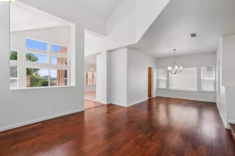 Living - 154 Camino Del Sol, Vallejo, CA 94591 photo 5 of 17