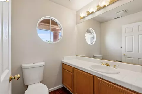 Bath - 154 Camino Del Sol, Vallejo, CA 94591 photo 5 of 5